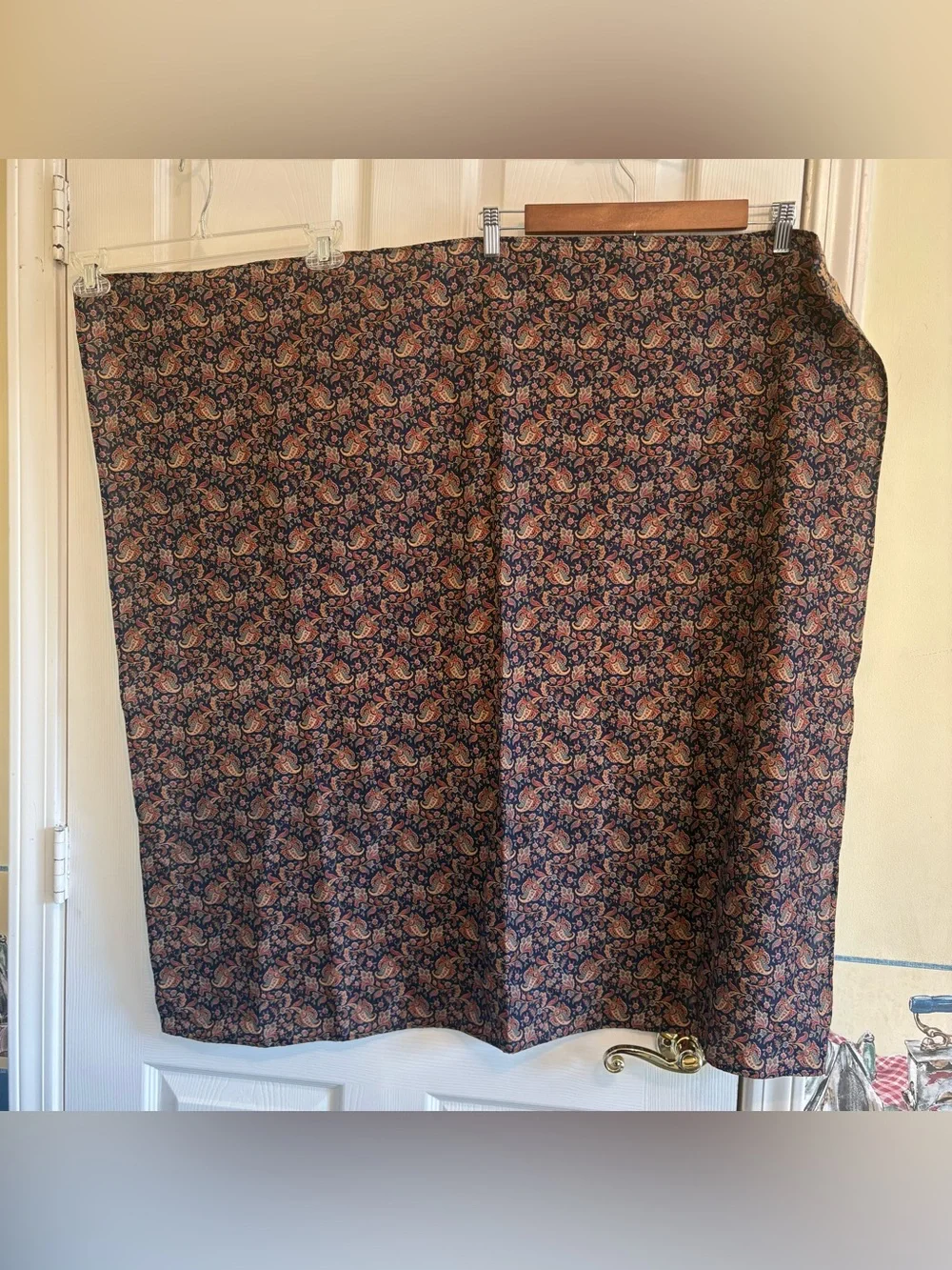 Vintage Paisley Grunge Print Tablecloth in Navy and Burgundy